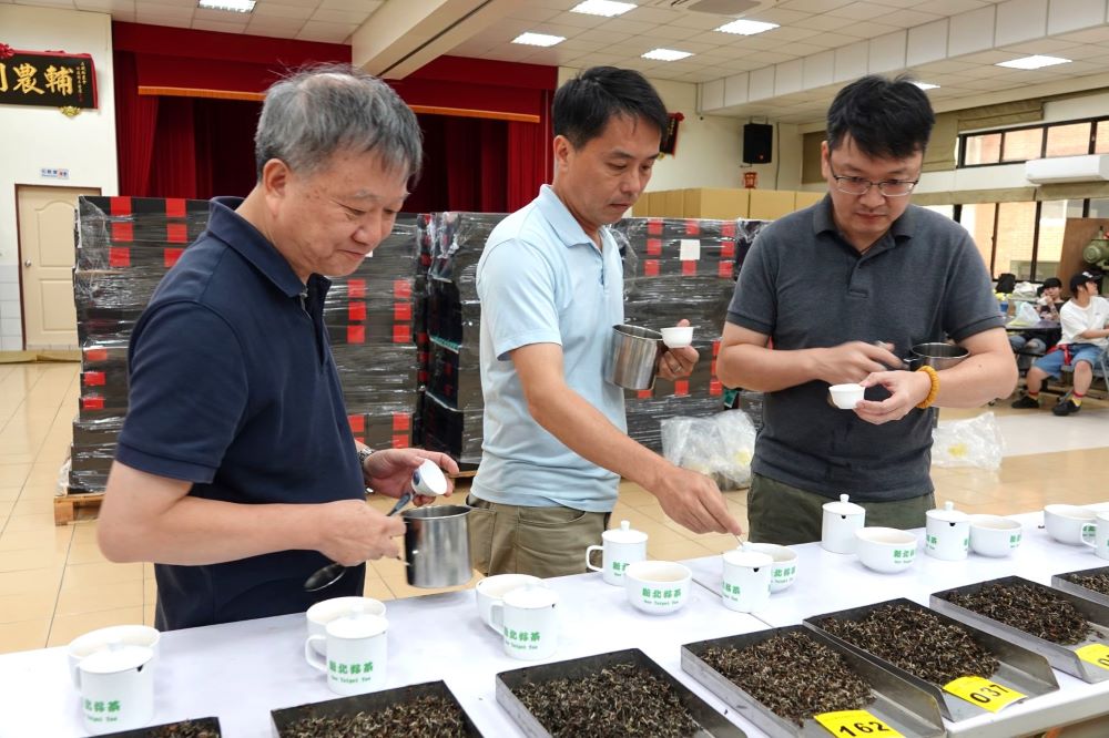 睽違5年2度脫穎而出 粟益民奪新北美人茶特等獎 3 《圖說》石碇區農會辦理新北市美人茶比賽。〈農業局提供〉