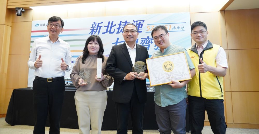 臺灣特色茶文化發 三峽茶農連獲國際獎項肯定 3 《圖說》大埔製茶廠獲得「世界油品大賽」金獎為全國首項獲得金獎的苦茶油產品。〈農業局提供〉