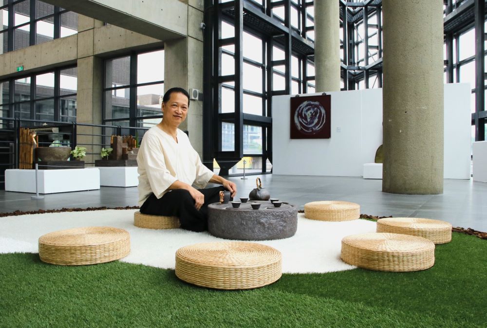 《圖說》吳明儀《太極茶席》以太極意象詮釋東方哲學之美，體現生活與藝術的深度結合。〈陶博館提供〉