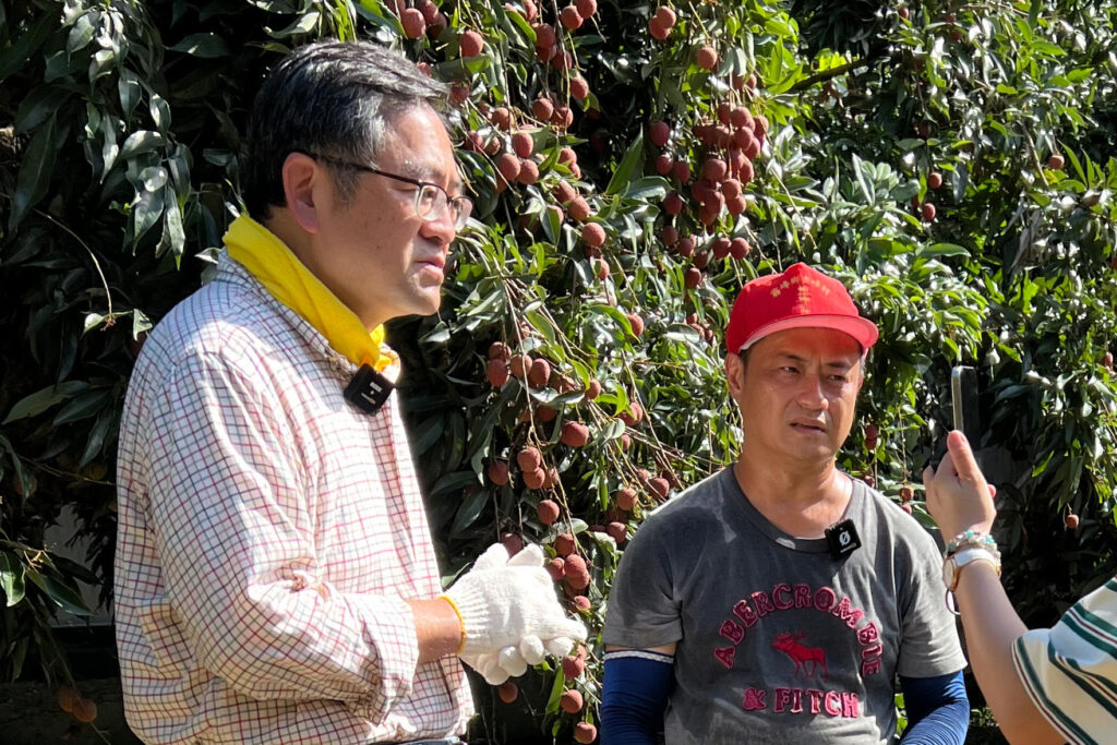 01 霧農大叔拜訪荔枝青農，教大家如何吃荔枝不上火