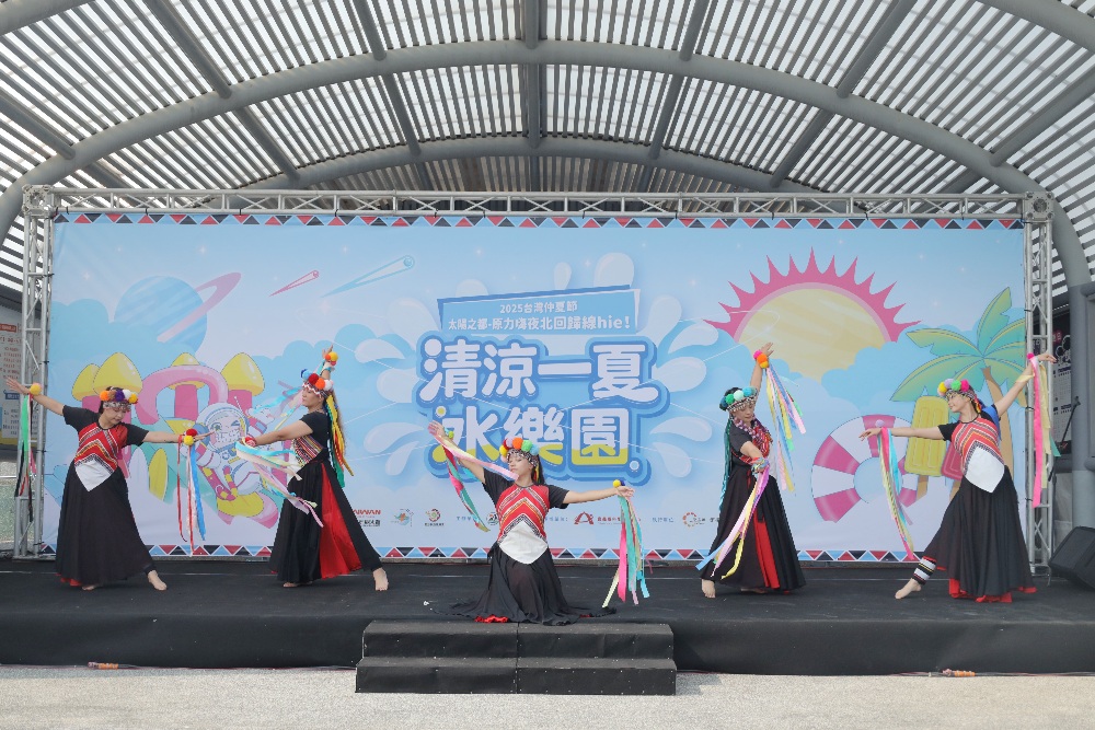 ▲來自嘉義阿里山的鄒族逐鹿表演藝術團壓軸登場，為活動首日畫下精彩句點！(圖/嘉義縣科學教育中心提供)