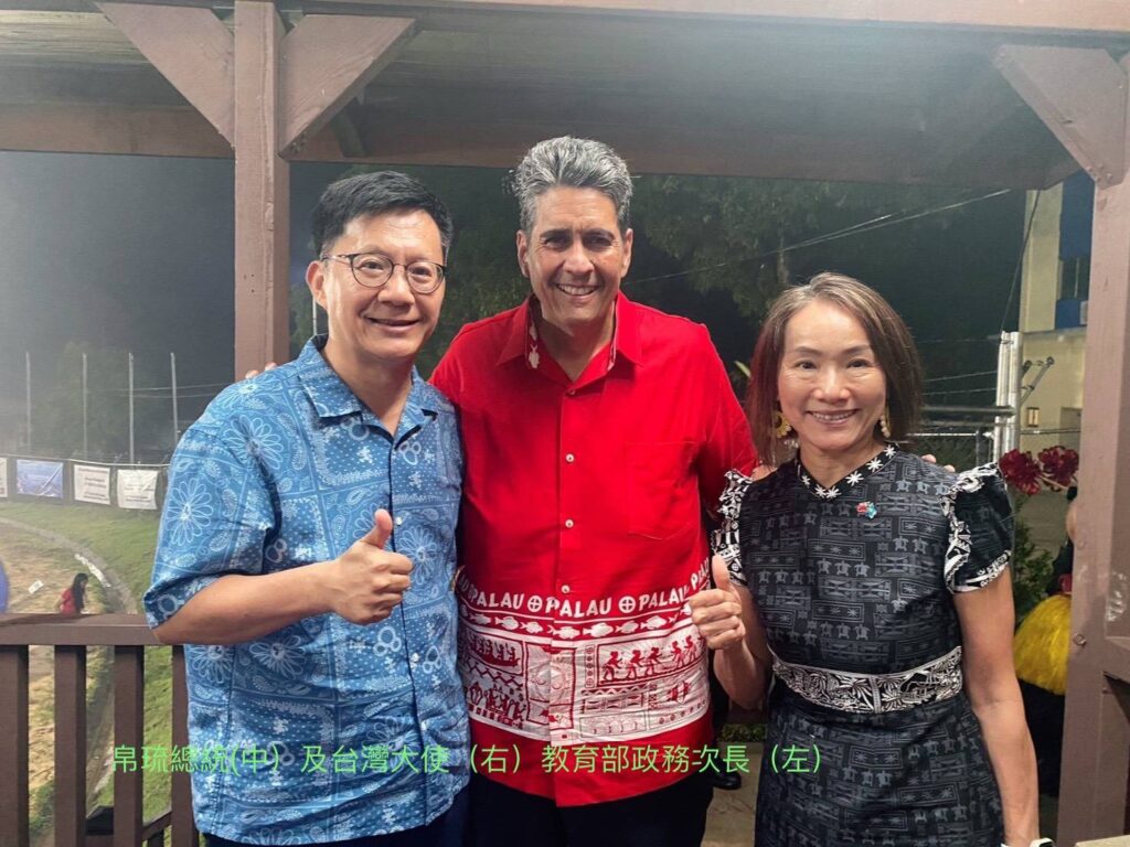 偕妻出訪帛琉 張廖萬堅:自費且經費報支均依規定程序辦理並無違失 1 163261