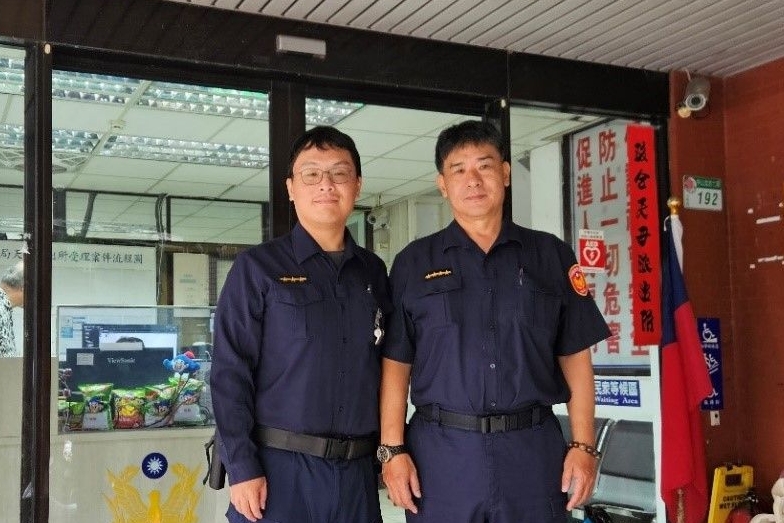 失智老婦天母街頭迷途 士林警暖心送返家 1 MEITU 20250707 104744095