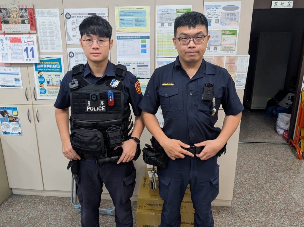 失智翁深夜迷途窩車內 北投警調閱監視器成功救援 1 MEITU 20250710 103928609