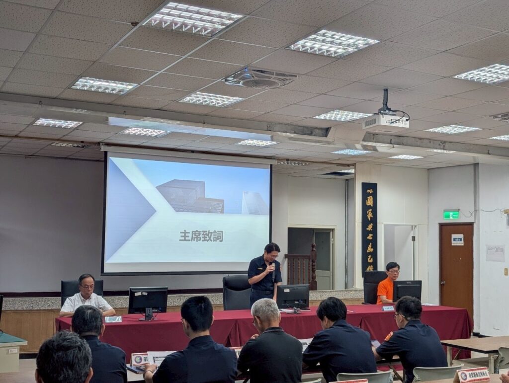 三 8