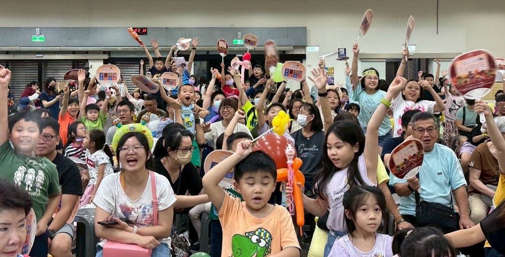 《圖說》有獎徵答活動將活動氣氛炒熱到最高點。〈中和區公所提供〉