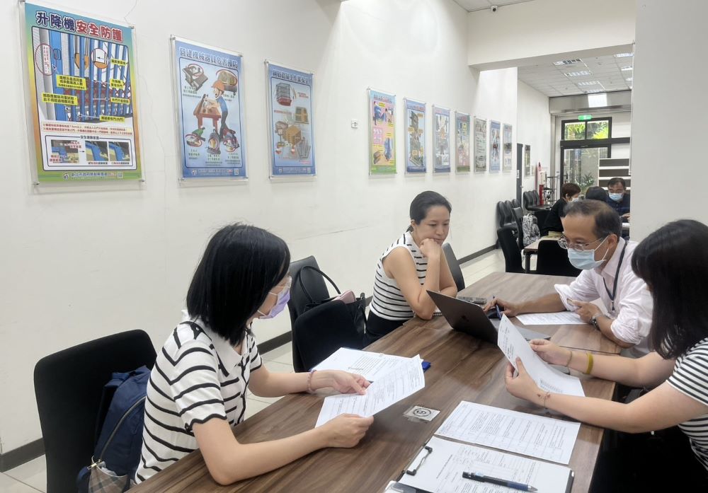 《圖說》為保障外送員交通安全，新北市針對外送業展開稽查。〈交通局提供〉