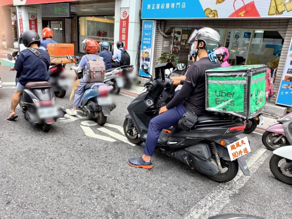 落實防颱整備 保障勞工安全及權益3要素 1 《圖說》颱風天不外送,必須建立的社會共識與常識。〈勞工局提供〉