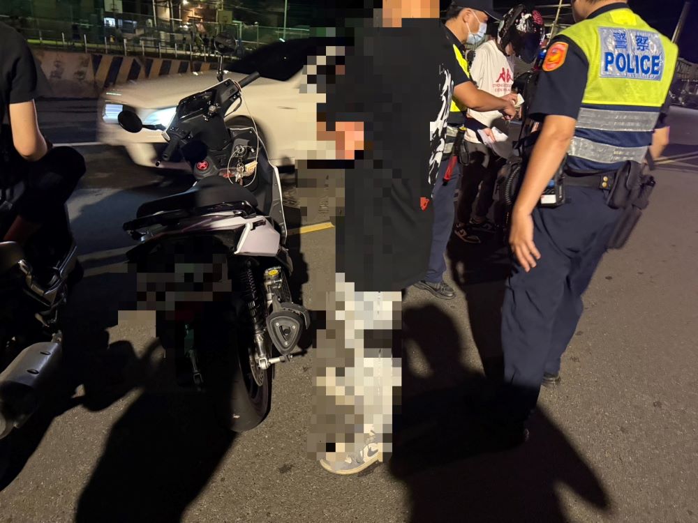 還靜於民 中和警熱點攔檢改裝噪音車輛 4 〈圖說〉中和警強勢執法作為,淨化暑假期間交通環境及安寧秩序。〈中和分局提供〉