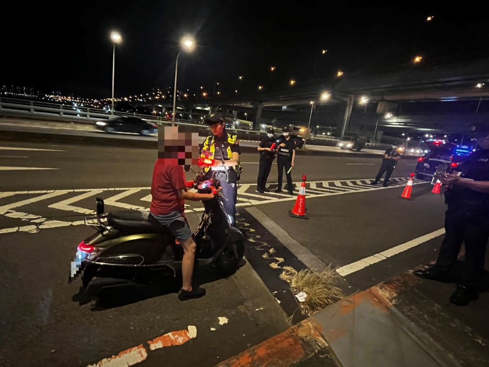 強力掃蕩 酒駕仔、改裝車 土城警嚴打暑假青少年危駕 3 《圖說》土城分局長陳建龍籲請家長多加關懷家中青少年動態與安全,以防範意外與交通事故發生。〈土城分局提供〉