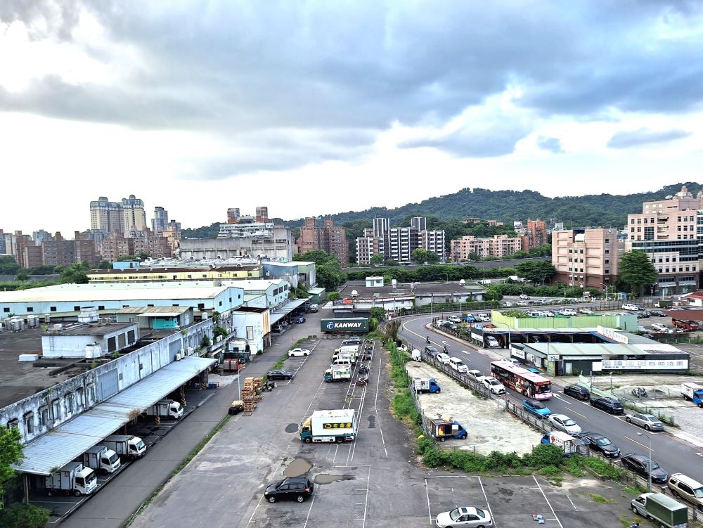 都更二箭主幹道核准54件 2.0升級版展延至明年底 3 《圖說》新店榮工單元。〈城鄉局提供〉
