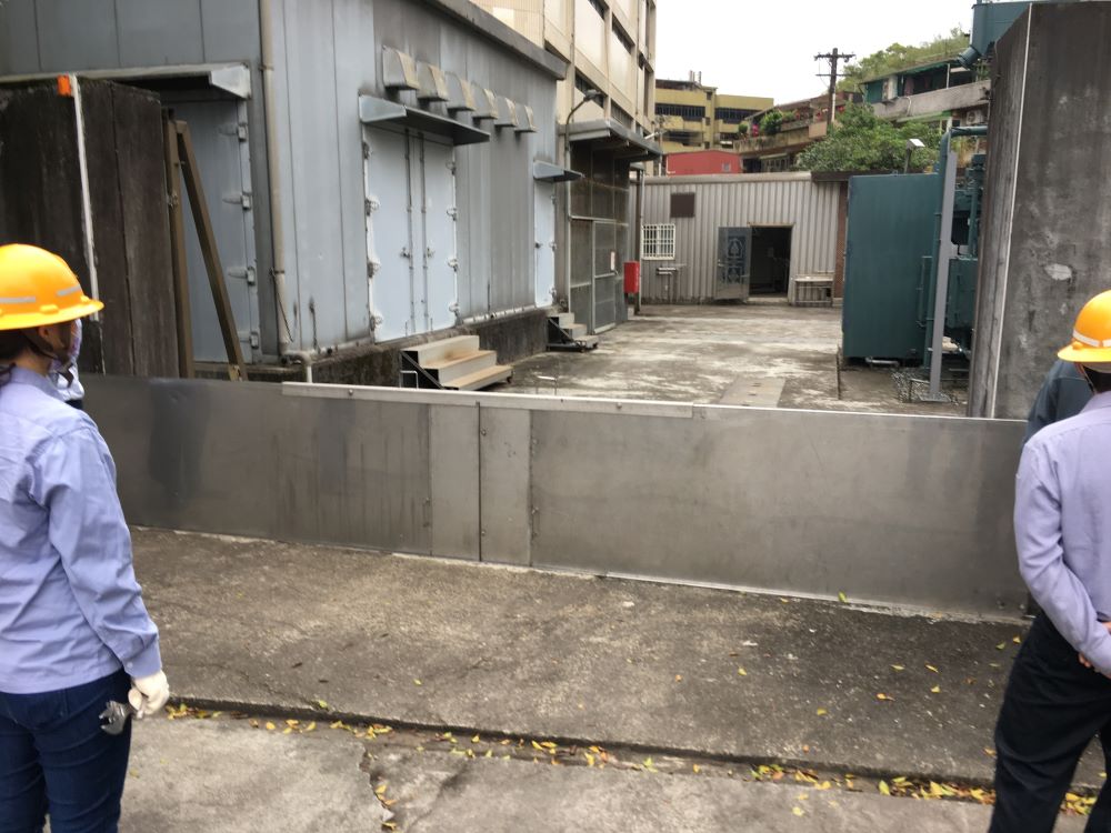 丹娜絲逼近風雨漸強 基隆台電應變中心全力防颱 2 《圖說》台電基隆區處變電所整備工作。〈台電基隆區處提供〉