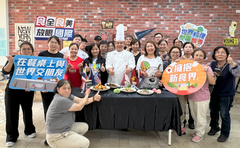 國際料理入菜 新北校園午餐食育升級 1 《圖說》主廚與進階班課程學員合照。〈教育局提供〉