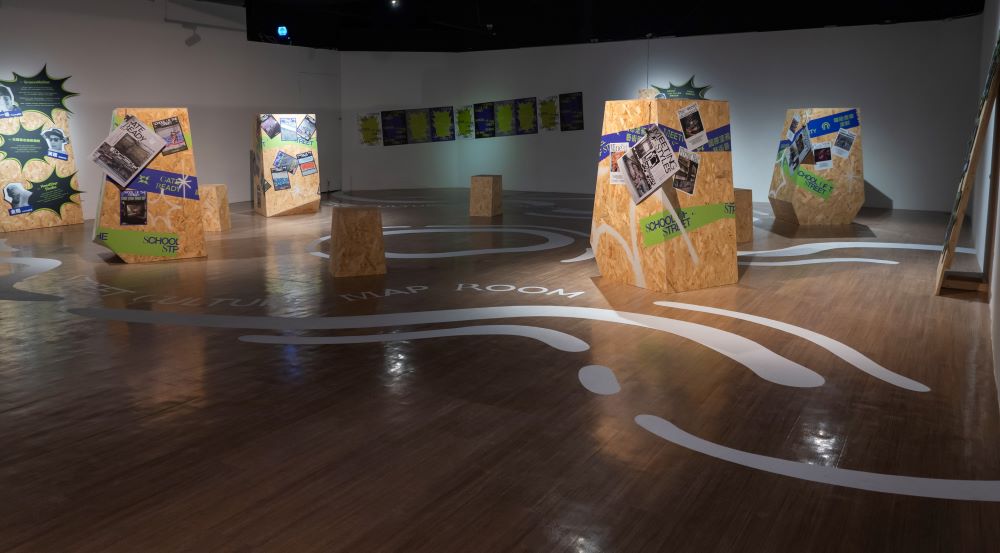 新北街頭學校街頭派對 「府中15」打造沉浸展區 5 《圖說》「新北街頭學校」府中15於4樓「嘻哈地」聚焦街頭文化的發跡地,梳理新北各區的街頭活動熱點,建構出一張在地街頭文化地圖。〈文化局提供〉