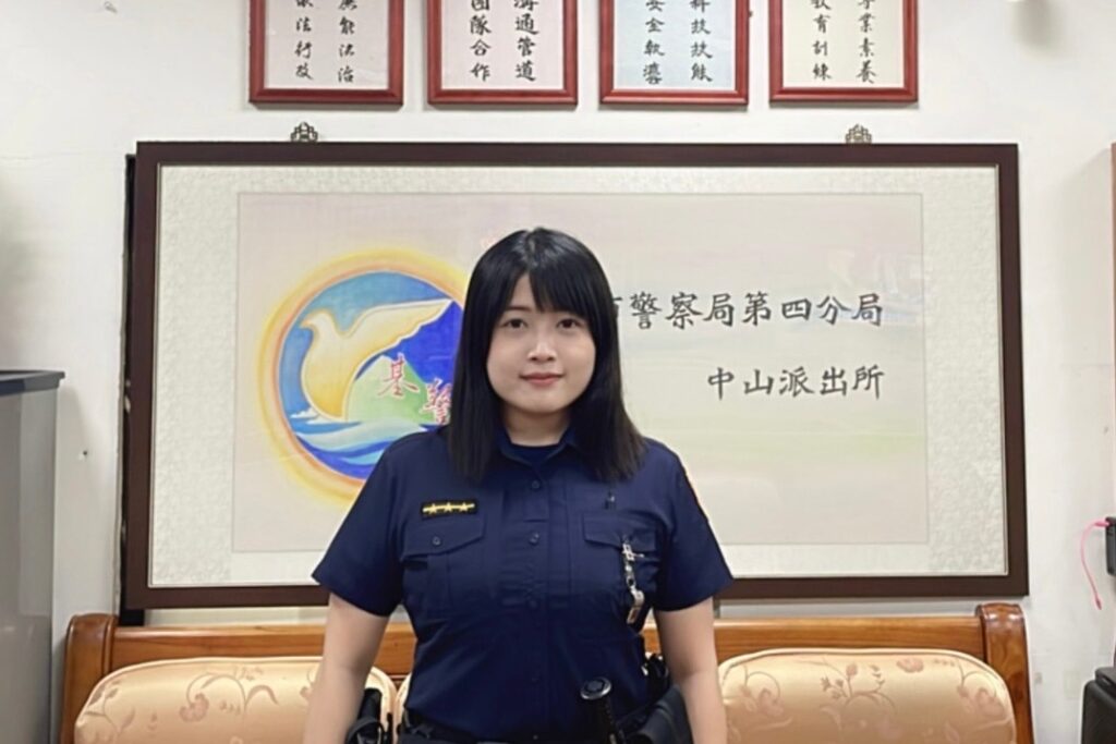 飲酒盡興醉臥路旁 基警暖心助返家 2 朱曉梵