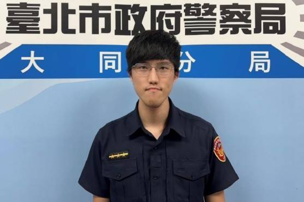 百歲翁徒步9公里忘返家 熱心警關懷通知家屬助返家 1 杜振弘