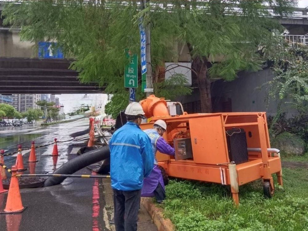《圖說》移動式抽水機是一種具備機動性，可快速佈置到需要排水地點的抽水設備。〈水利局提供〉