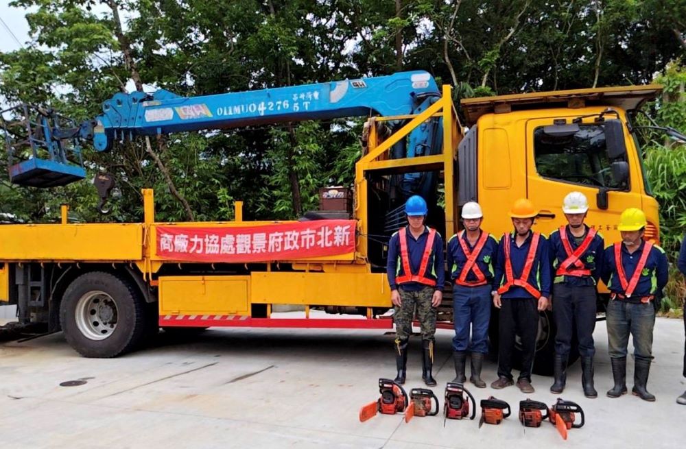 救災不分你我 新北跨縣市嘉義市災後復原 1 《圖說》新北市災害應變中心全力動員工作人員及機具今日前往嘉義支援災後復原。〈新北市府提供〉