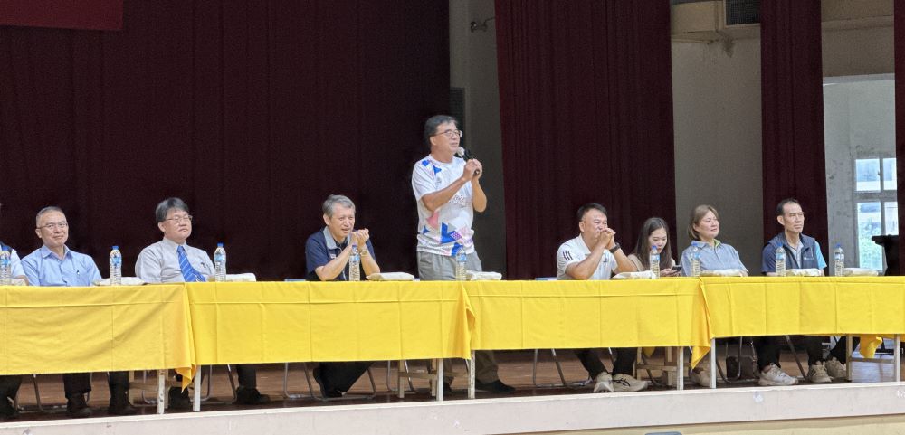 台電羽球Fun電營熱鬧開打 400學童盡情玩運動 4 《圖說》輸變電工程處處長兼女子羽球隊領隊張涵曦致詞,表達台電長期培育體育選手,善盡社會責任並回饋社會。〈北西區處提供〉