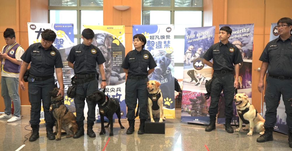 CSI小偵探親身實作 新北警體驗營寓教於樂 5 《圖說》警犬隊是活動現場亮點。〈警察局提供〉