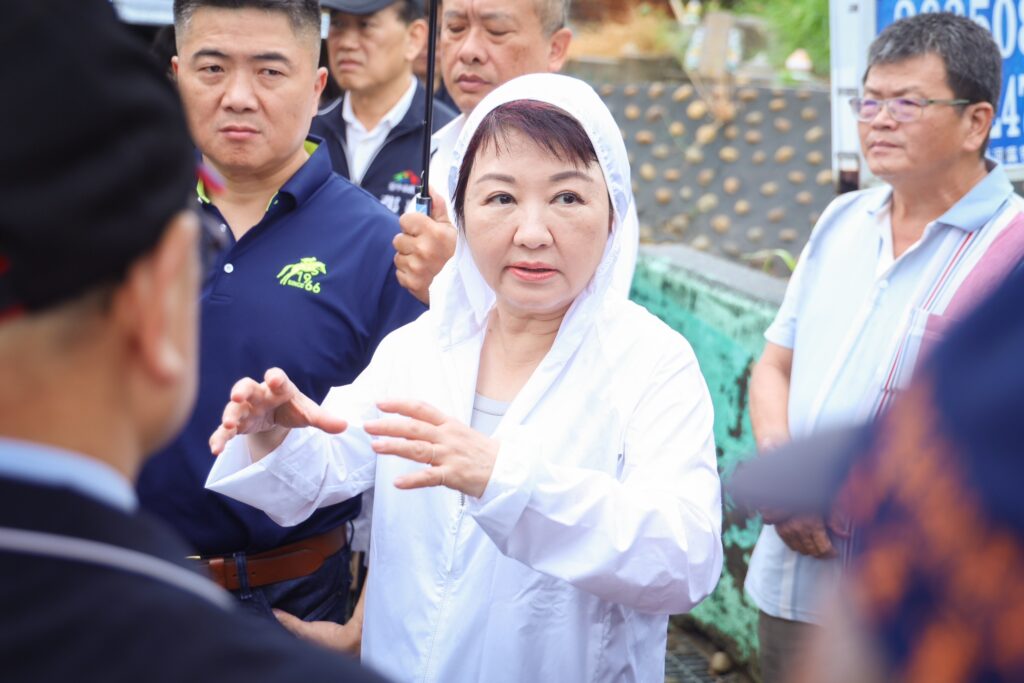 海線部分道路豪雨積水 盧秀燕親赴勘災:各局處加強戒備守護市民 2 豪雨致海線部分道路積水已消退 盧市長親赴勘災下令 各局處加強戒備守護市民