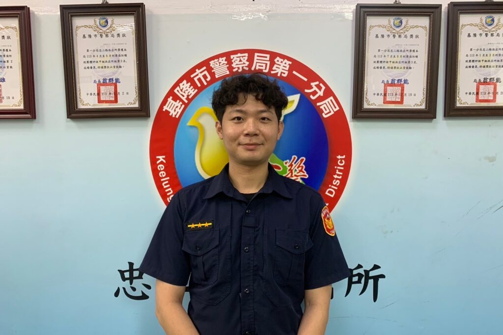 失智婦清晨誤上國道 基警暖心護婦人安全 1 陳建岳