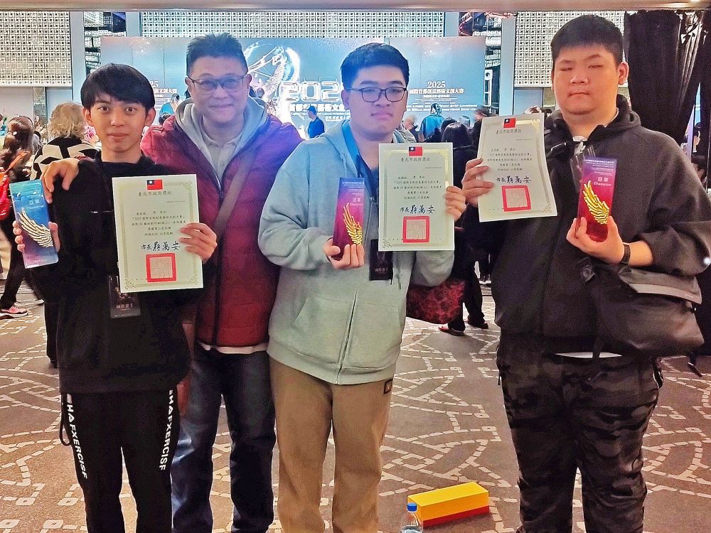 電繪、AI創作獲首獎 龍華科大國際首都創意藝文賽發光 1 《圖說》2025國際首都創意藝術文創大賽,龍華科大勇奪多項大獎,展現新生代創意實力。〈龍華科大提供〉