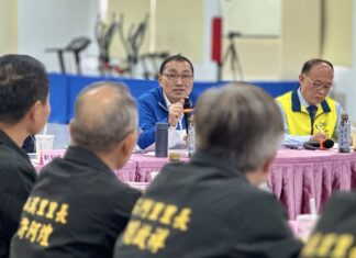 《圖說》行動治理座談今日行動治理座談來到北海岸的石門與三芝，侯友宜要打造友善觀光旅遊及推動區域經濟發展。〈民政局提供〉
