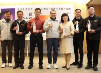 《圖說》甲組獲獎公所合影，左一為民政局長林耀長。〈民政局提供〉