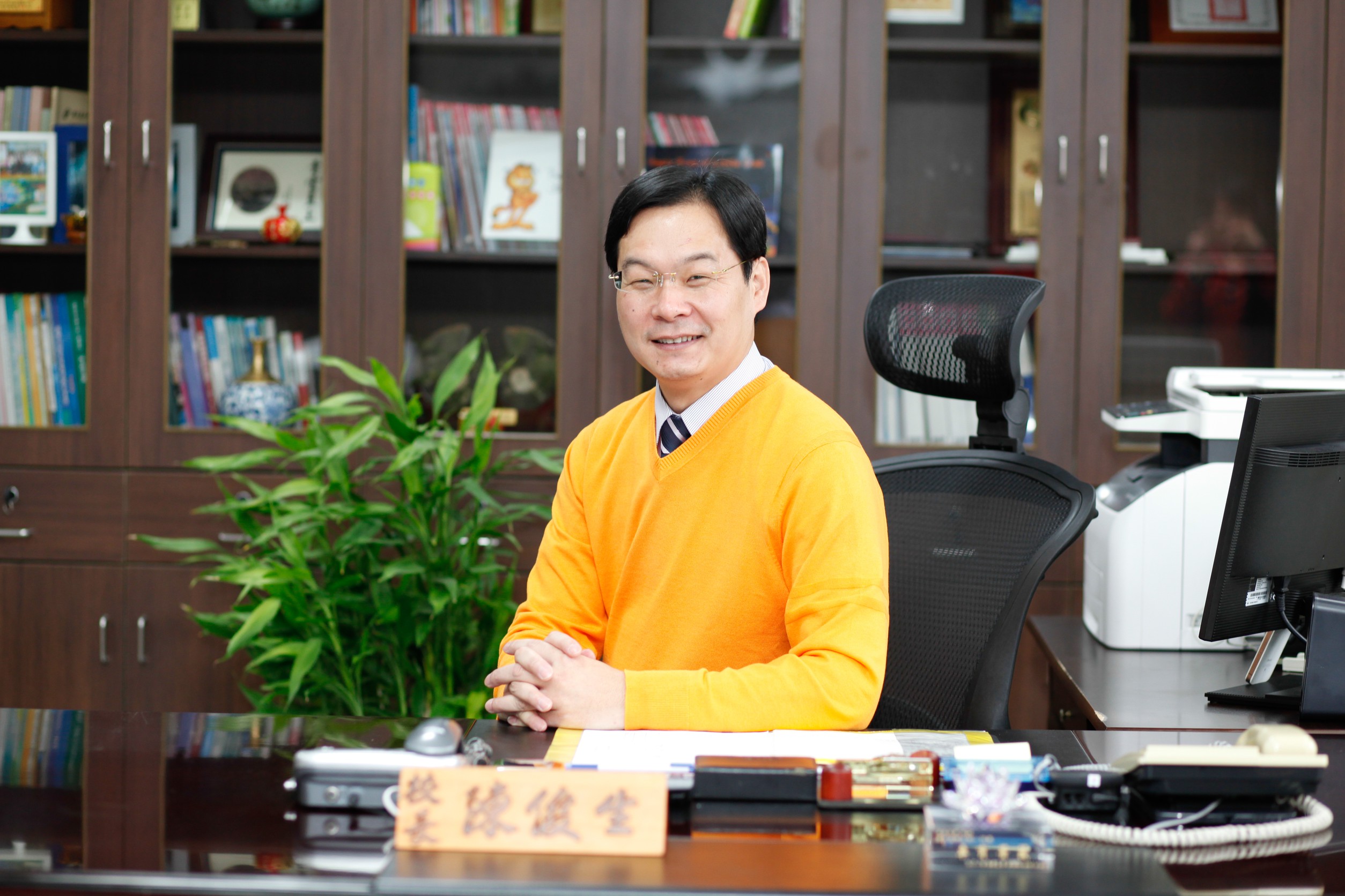 《圖說》修德國小陳俊生校長長期深耕偏鄉，讓弱勢學生在校園中感受溫暖與尊重。〈教育局提供〉