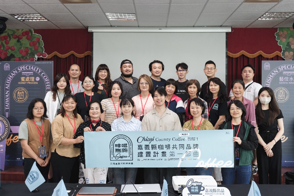嘉義縣咖啡共同品牌建置計畫 第一部曲 啟動產地分級評鑑制度 1 ▲啡嚐嘉義邀請世界盃虹吸咖啡大賽冠軍張維欣授課。(圖/嘉義縣政府提供)