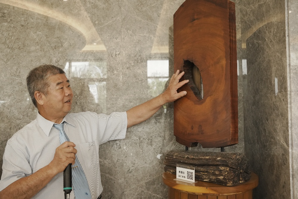 ▲賴森源董事長分享對藝術與木藝的熱愛，強調「藝術是空間的靈魂」。(圖/業者提供)