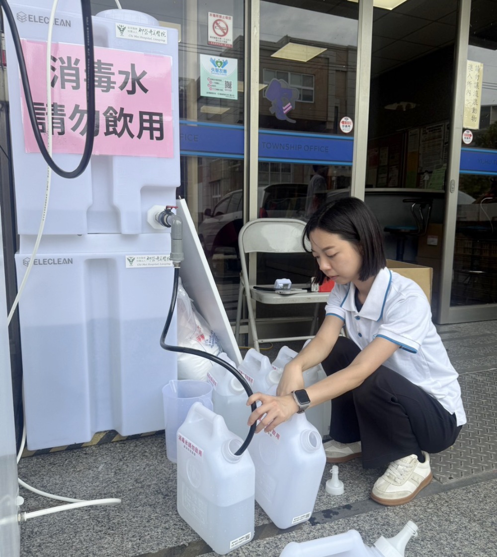 災後防疫升級 創淨科技「多效型消毒液即時製造機」導入義竹鄉 3 ▲此次聯合行動不僅支持了政府提升社會韌性政策,也為災後復原提供即時支持。