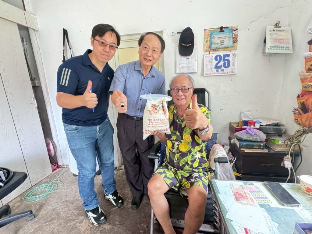 屏東榮服處風災後深入牡丹鄉 關懷榮民眷並致贈物資 1 1153097