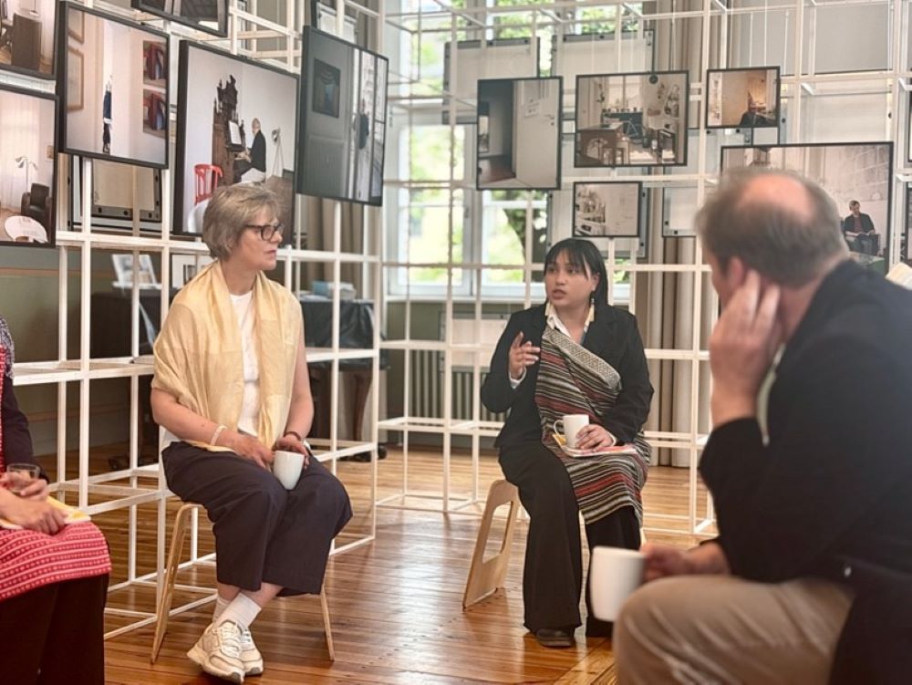20 年有成首度海外考察 烏來泰博館訪德國調研泰雅族織品 3 《圖說》烏來泰雅民族博物館文專人員Loba・Yumin分享參訪心得。〈原民局提供〉
