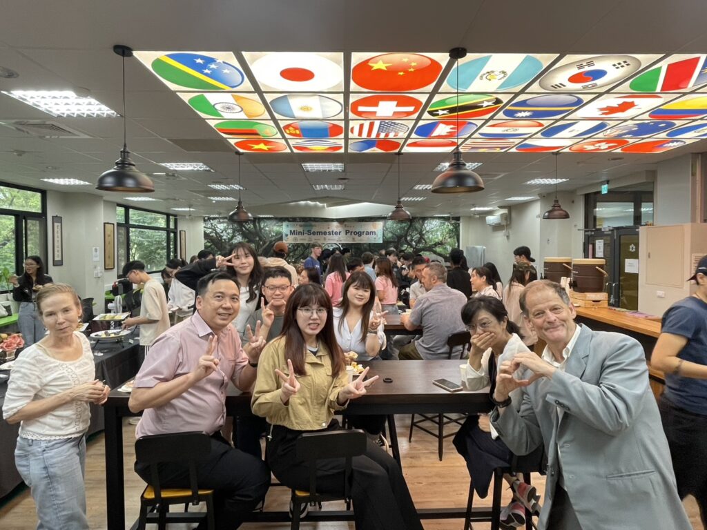 圖說二，東海國際學院結合全英語沉浸式學習、跨領域學程整合與實務導向教學，培育兼