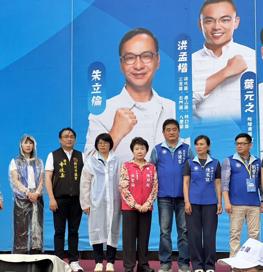 《圖說》曾煥嘉議員〈左二〉與新北市藍營議員以實際行動力挺反罷免行動。〈曾煥嘉服務處提供〉
