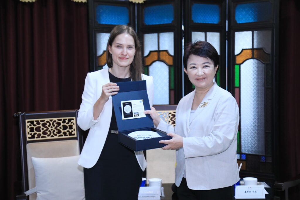 深化台德經貿合作 德國經濟辦事處處長拜會中市府 1 德國經濟辦事處首席代表暨處長蘭依樺博士率團拜會 盧市長盼深化台德經濟合作