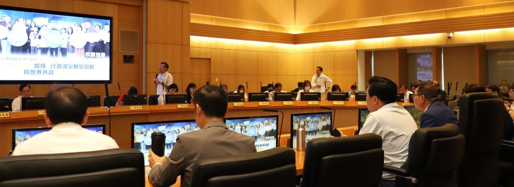 優質關鍵雙引擎啟動 新北AI教育領航全國 3 《圖說》新北市政府今日市政會議,由教育局進行「新北AI教育再升級」專案報告。〈教育局提供〉