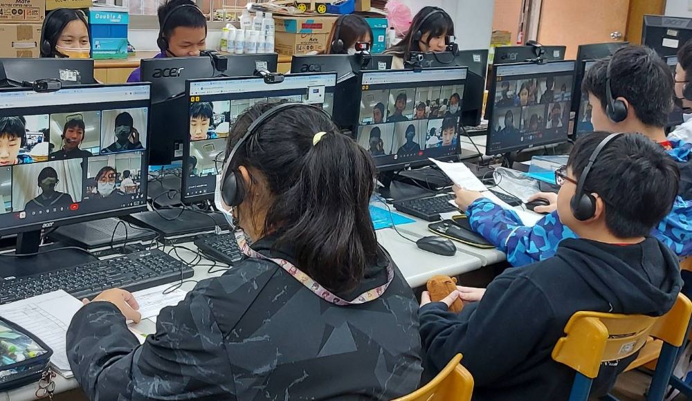 新北教育國際連線再升級 三階段啟動中小學海外課堂交流 4 《圖說》板橋國中與東部中學校進行視訊線上交流,學生互相自我介紹。〈教育局提供〉
