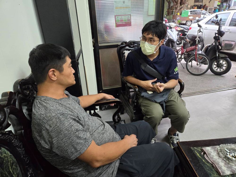 回歸社會重生之路 更生人從「心」築夢全「薪」人生 3 《圖說》臺灣更生保護會新北分會工作人員不時至玖玖工程行輔導就業中更生人,協助更生人復歸社會再造重生之路築夢全「薪」人生。〈新北分會提供〉
