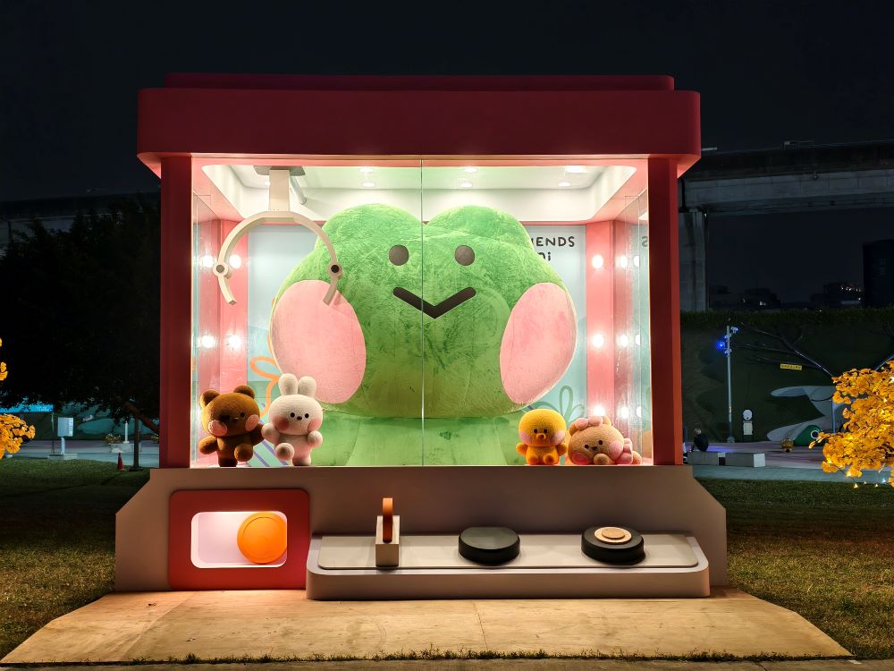 創新魅力國際聚焦 新北燈會勇奪3大獎 4 《圖說》燈會與國際大型IP LINE FRIENDS MININI 造型裝置 吸引大朋友小朋友喜愛。〈民政局提供〉
