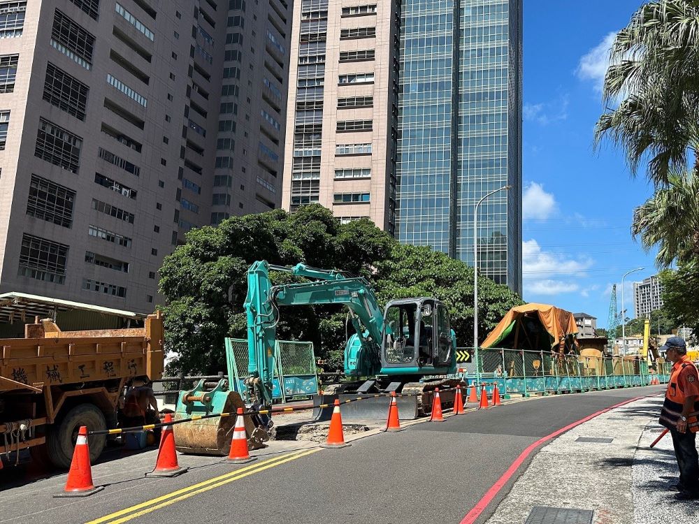 《圖說》紅樹林路幅較為狹小，施工過程中交通維持需格外注意。〈水利局提供〉