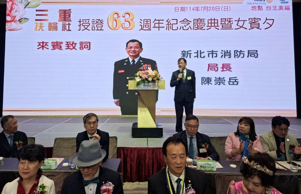 新北消救災安全再升級 扶輪社新北第一分區贈救災、訓練器材 2 《圖說》新北消局長陳崇岳強調,扶輪社捐贈的高效裝備設施將大大提升消防同仁的作業能力,讓救援工作更加迅速和安全。〈消防局提供〉