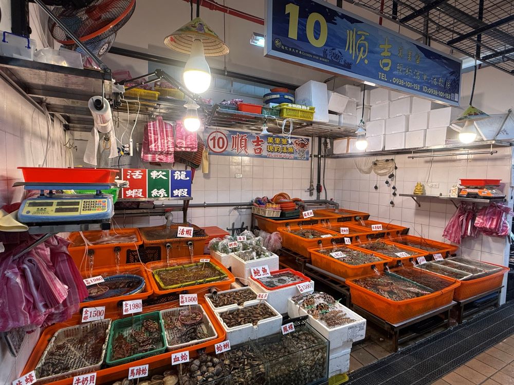 北海岸新景點 龜吼漁夫市集親子遊享美味首選 4 《圖說》龜吼漁夫市集以販售漁民捕撈的活海產為知名,為喜愛海鮮的饕客必訪景點。〈漁業處提供〉