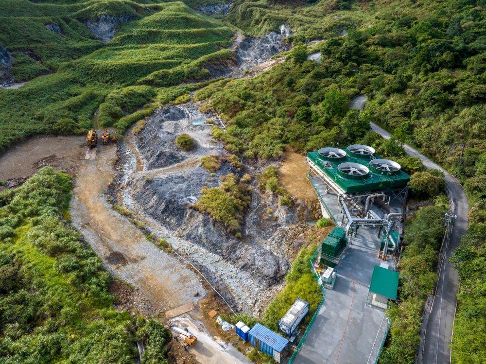 環保績效考核特優 新北獲中央多項肯定 5 《圖說》新北「金山區四磺子坪地熱發電廠」為全台第一座火山型地熱開發案,善用全國地熱潛力最高的區域帶動再生能源產業發展,期待共同喚起全民對於永續發展的重視。〈環保局提供〉