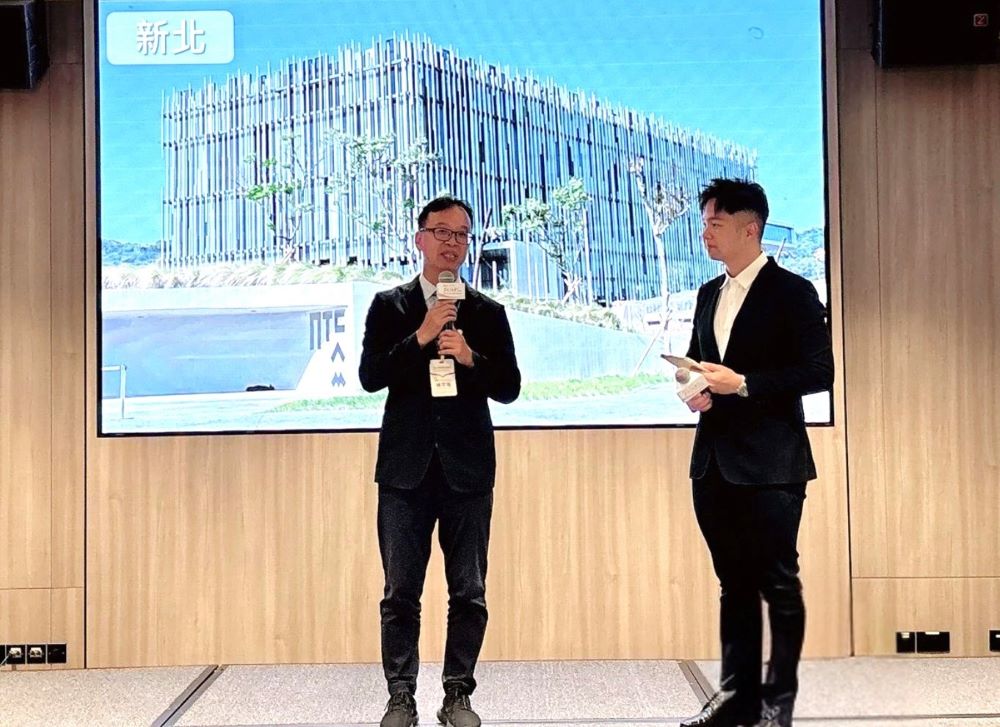 《圖說》新北市觀旅局長楊宗珉於新加坡推介會介紹新北市必訪景點與特色玩法。〈觀旅局提供〉