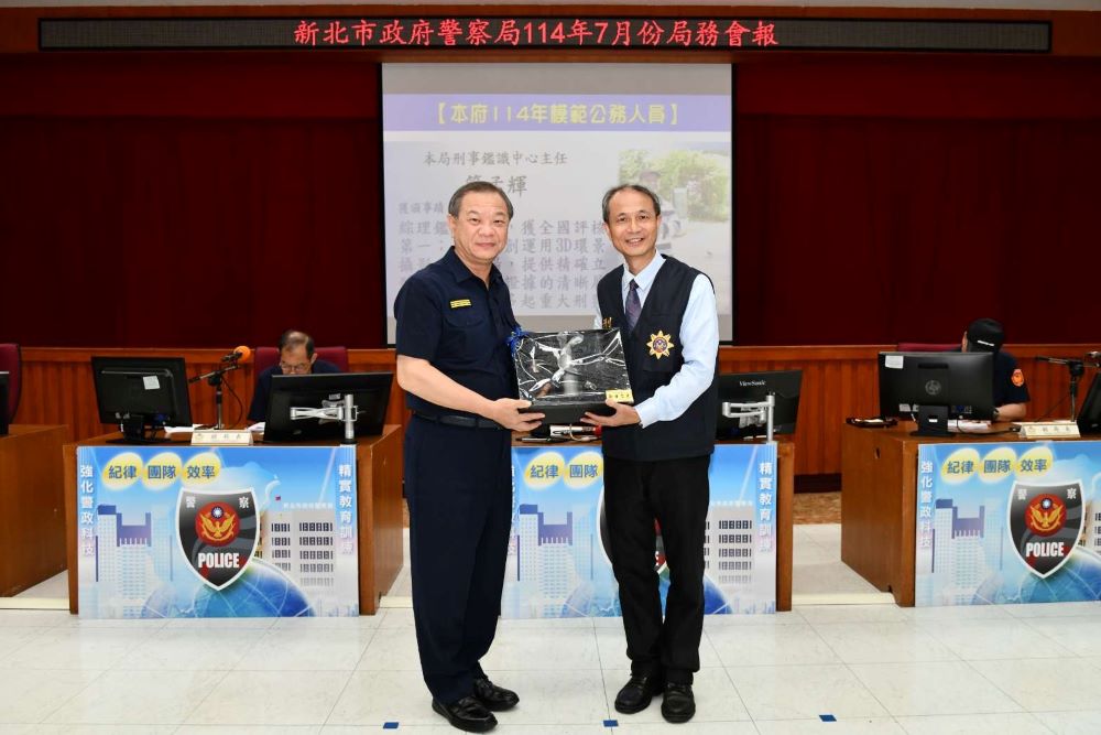 新北警軟硬實力全方位 學術進修、國際賽事成績耀眼 2 《圖說》刑事鑑識中心主任簡孟輝榮獲114年新北市政府模範公務人員。〈警察局提供〉