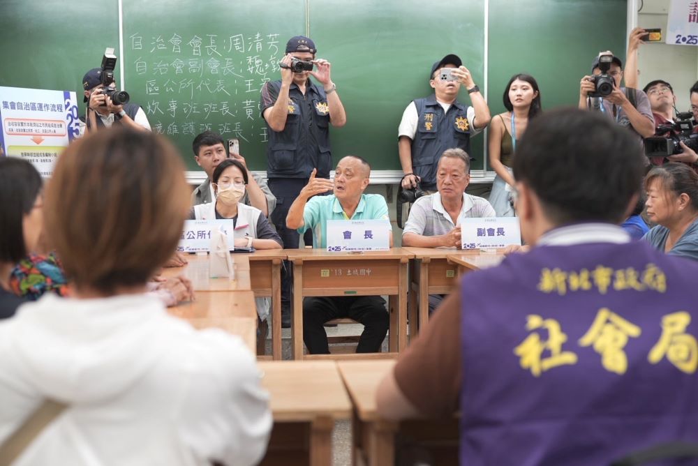 警報響起萬全準備 新北城鎮韌性(防空)演習圓滿完成 2 《圖說》侯友宜前往視導土城國民中學實施「戰時災民收容救濟站」。〈警察局提供〉