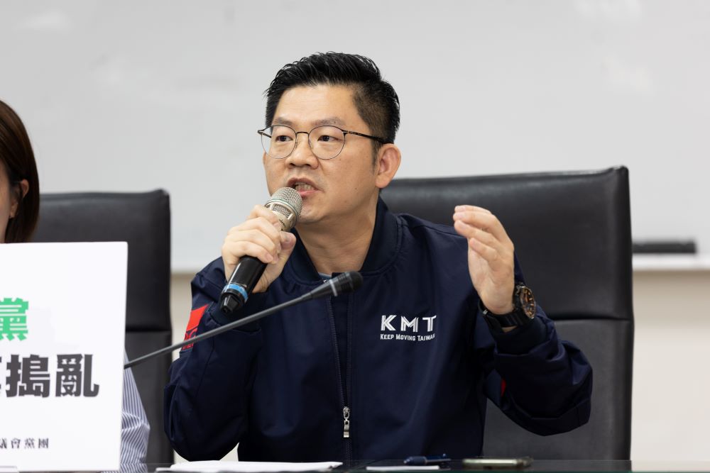 民進黨杯葛普發1萬 新北市議會藍營痛批405萬市民不如政治鬥爭 3 《圖說》黃心華副書記長指出,民進黨大撒幣搞罷免倒不心疼,卻對全民包含台電員工都可受惠普發1萬政策處處阻擋,究竟居心何在?〈國民黨團提供〉